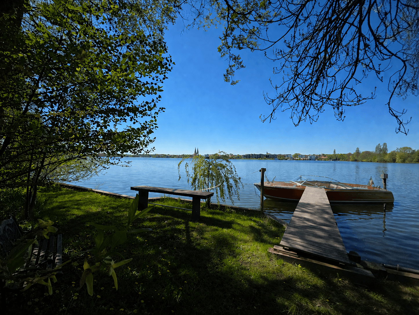 Immobilienangebot - Neuruppin - Alle - 1A Lage mit Bootsanleger - und 25 Meter Uferfront