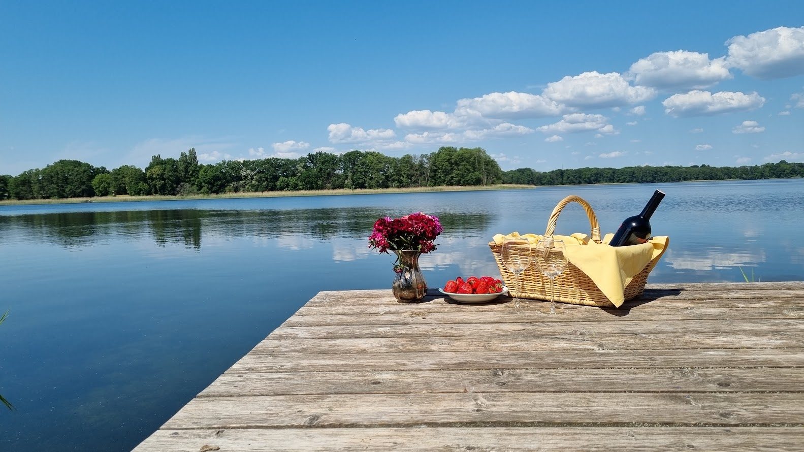 Immobilienangebot - Neuruppin - Alle - Fast erste Reihe zum See: Zwei Datschen mit Bootshaus und Steg