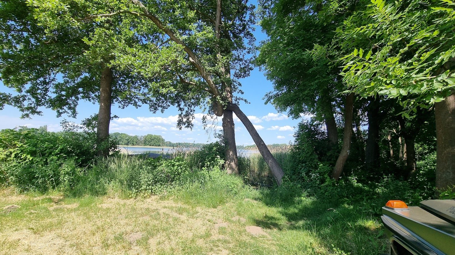Immobilienangebot - Neuruppin - Alle - Fast erste Reihe zum See: Zwei Datschen mit Bootshaus und Steg