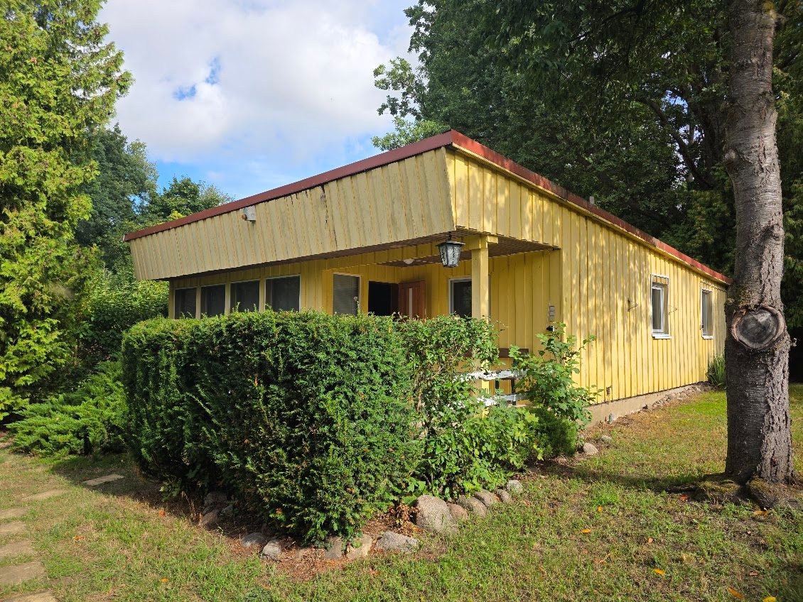 Immobilienangebot - Neuruppin - Alle - Fast erste Reihe zum See: Zwei Datschen mit Bootshaus und Steg