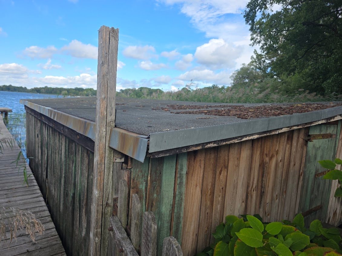 Immobilienangebot - Neuruppin - Alle - Fast erste Reihe zum See: Zwei Datschen mit Bootshaus und Steg