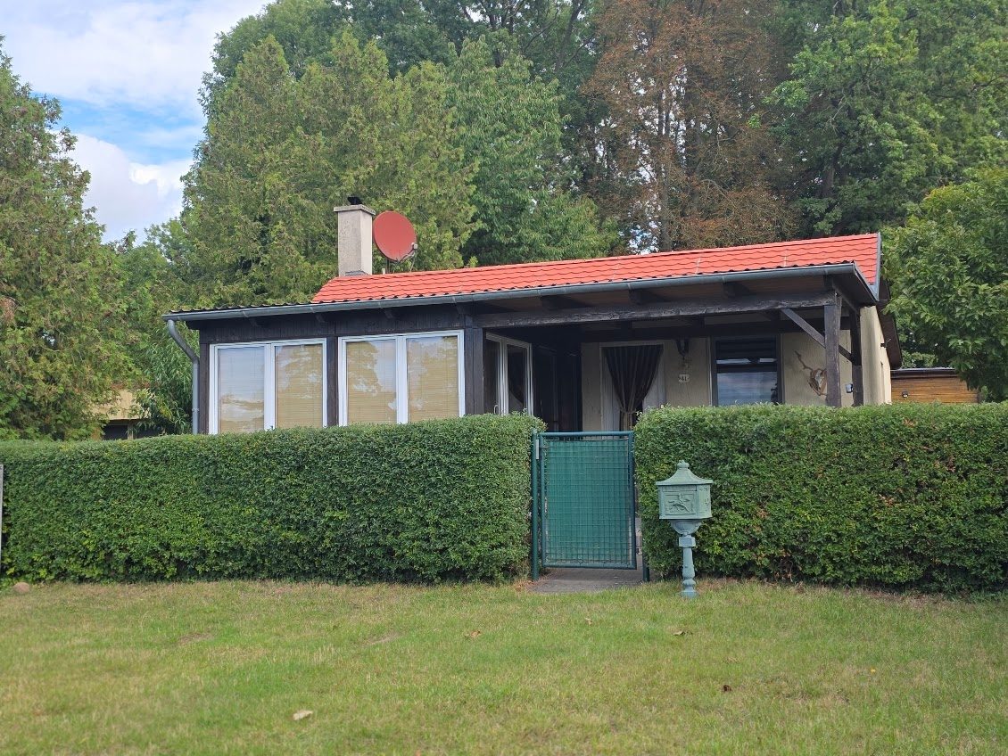 Immobilienangebot - Neuruppin - Alle - Fast erste Reihe zum See: Zwei Datschen mit Bootshaus und Steg
