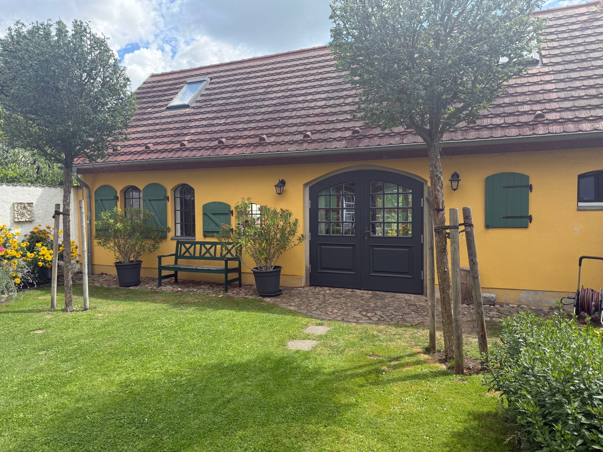 Immobilienangebot - Wustrau - Alle - Verstecktes Kleinod mit Vorderhaus, ausgebauter Remise und großem Garten