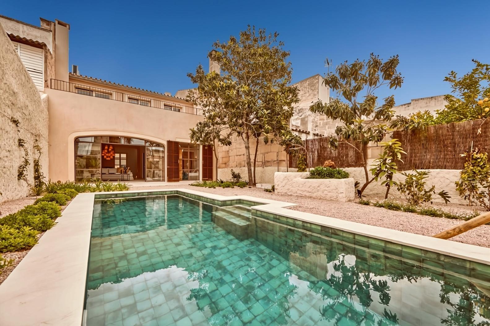 Immobilienangebot - Mallorca (Felanitx) - Alle - Exklusives Stadthaus mit Pool und privatem Oasis-Garten im Herzen von Felanitx