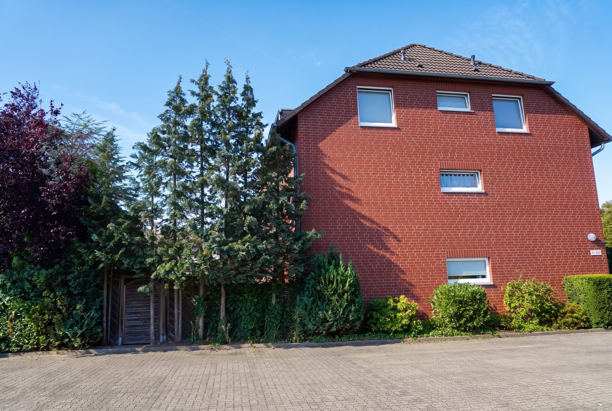 3LangHausansicht%20-%20v2 Immobilienangebot - Gifhorn - Alle - Solide Investmentchance in Gifhorn - vollvermietetes Mehrfamilienhaus mit stabilen Mieteinnahmen