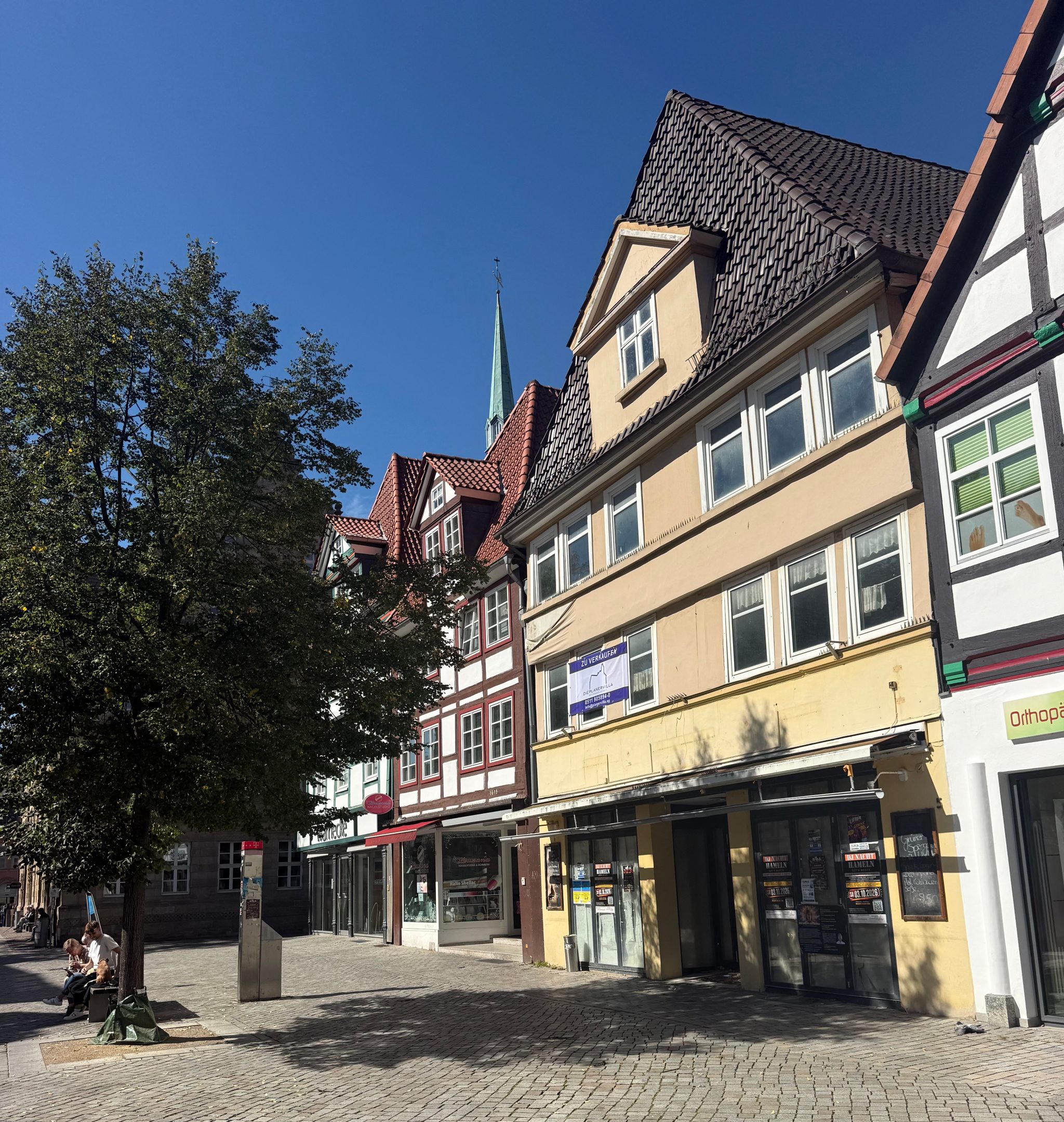 Immobilienangebot - Hameln - Alle - Historisches Wohn- und Geschäftshaus mit Entwicklungspotenzial - Top-Lage der Hamelner Fußgängerzone