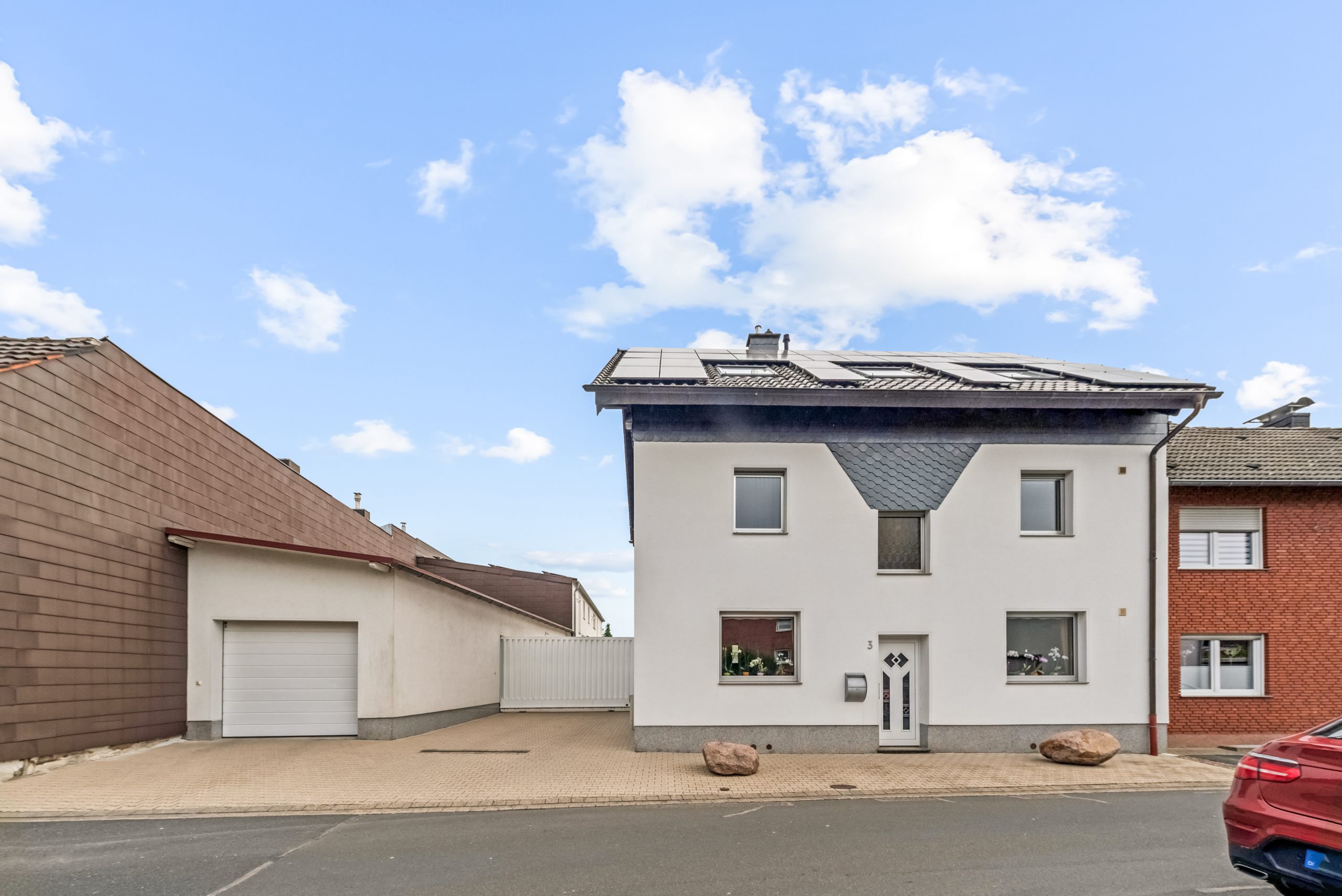Immobilienangebot - Nörvenich - Alle - Wohnen & Arbeiten perfekt kombiniert – Gepflegtes Zweifamilienhaus mit großzügigem Gewerbeanbau