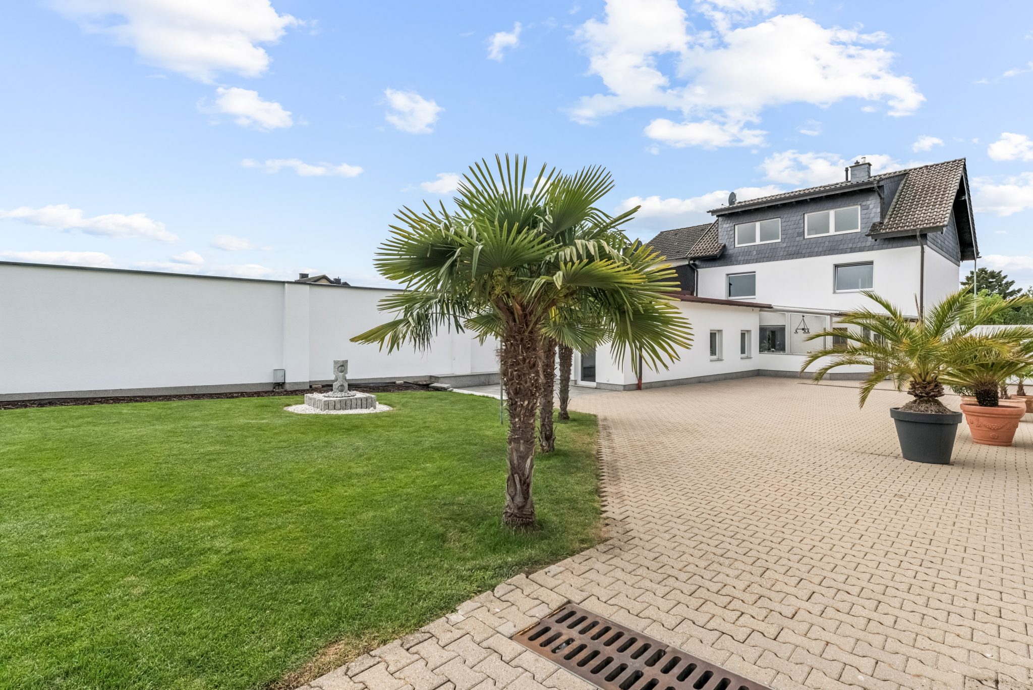 Immobilienangebot - Nörvenich - Alle - Wohnen & Arbeiten perfekt kombiniert – Gepflegtes Zweifamilienhaus mit großzügigem Gewerbeanbau