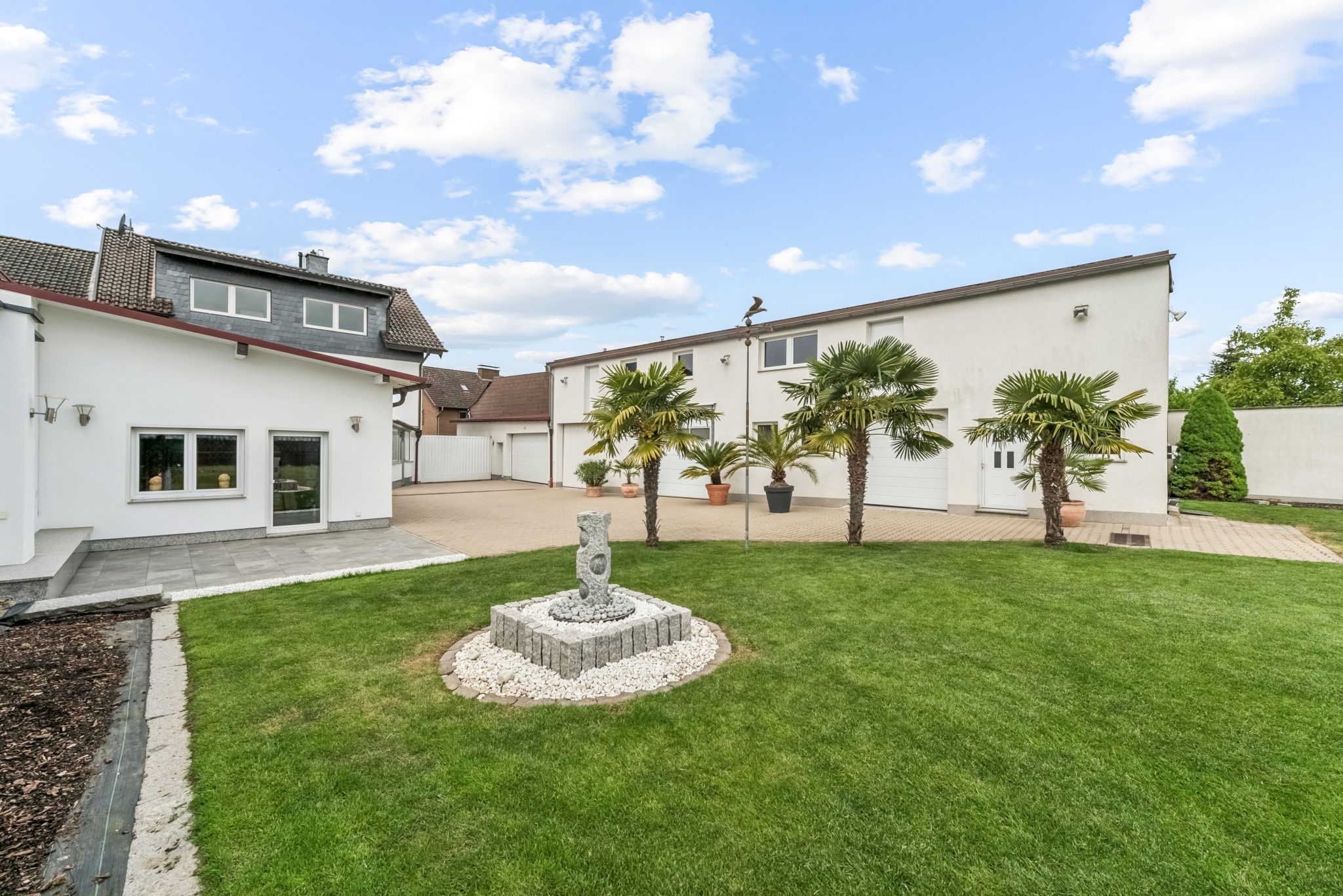 Immobilienangebot - Nörvenich - Alle - Wohnen & Arbeiten perfekt kombiniert – Gepflegtes Zweifamilienhaus mit großzügigem Gewerbeanbau