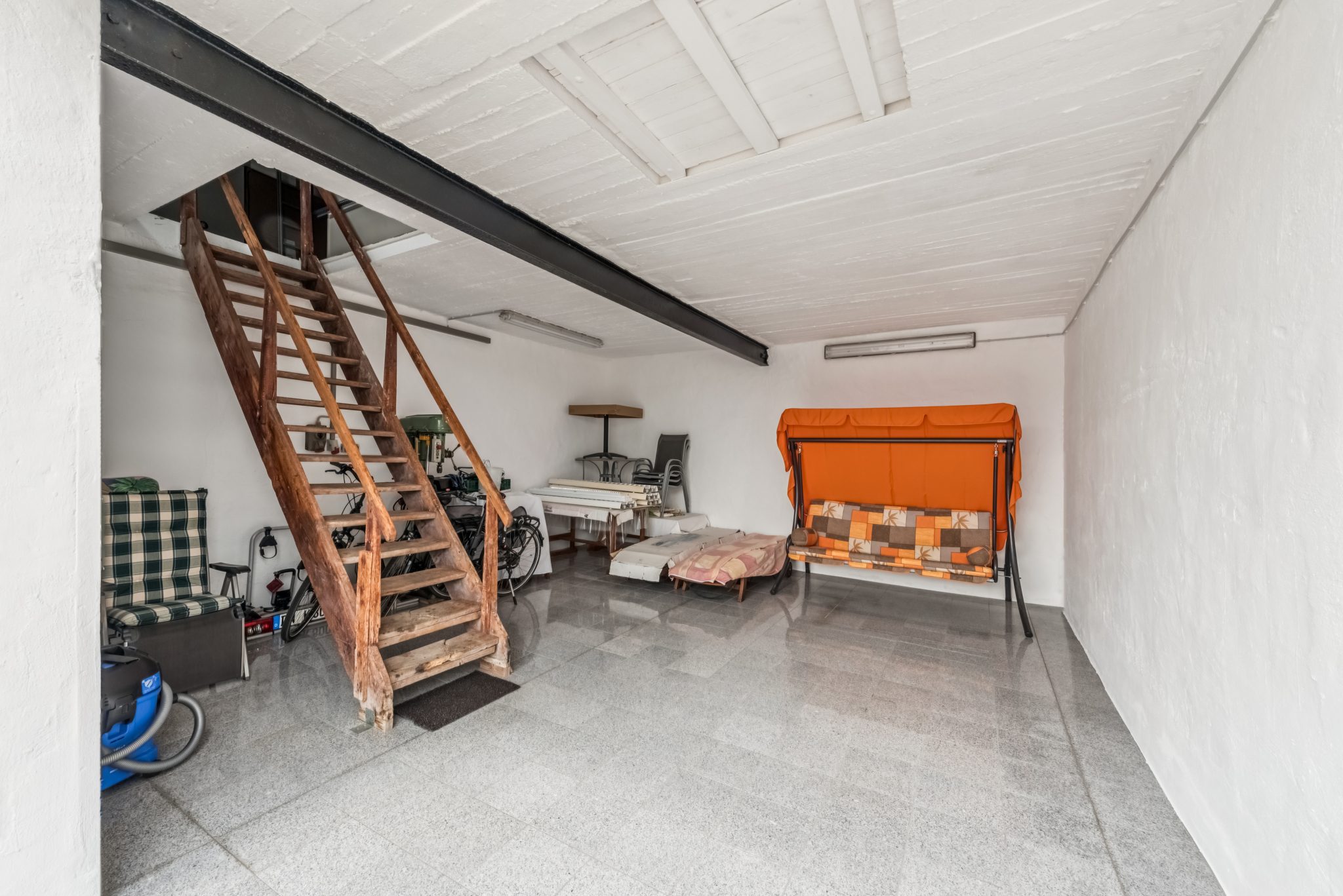 Immobilienangebot - Nörvenich - Alle - Wohnen & Arbeiten perfekt kombiniert – Gepflegtes Zweifamilienhaus mit großzügigem Gewerbeanbau