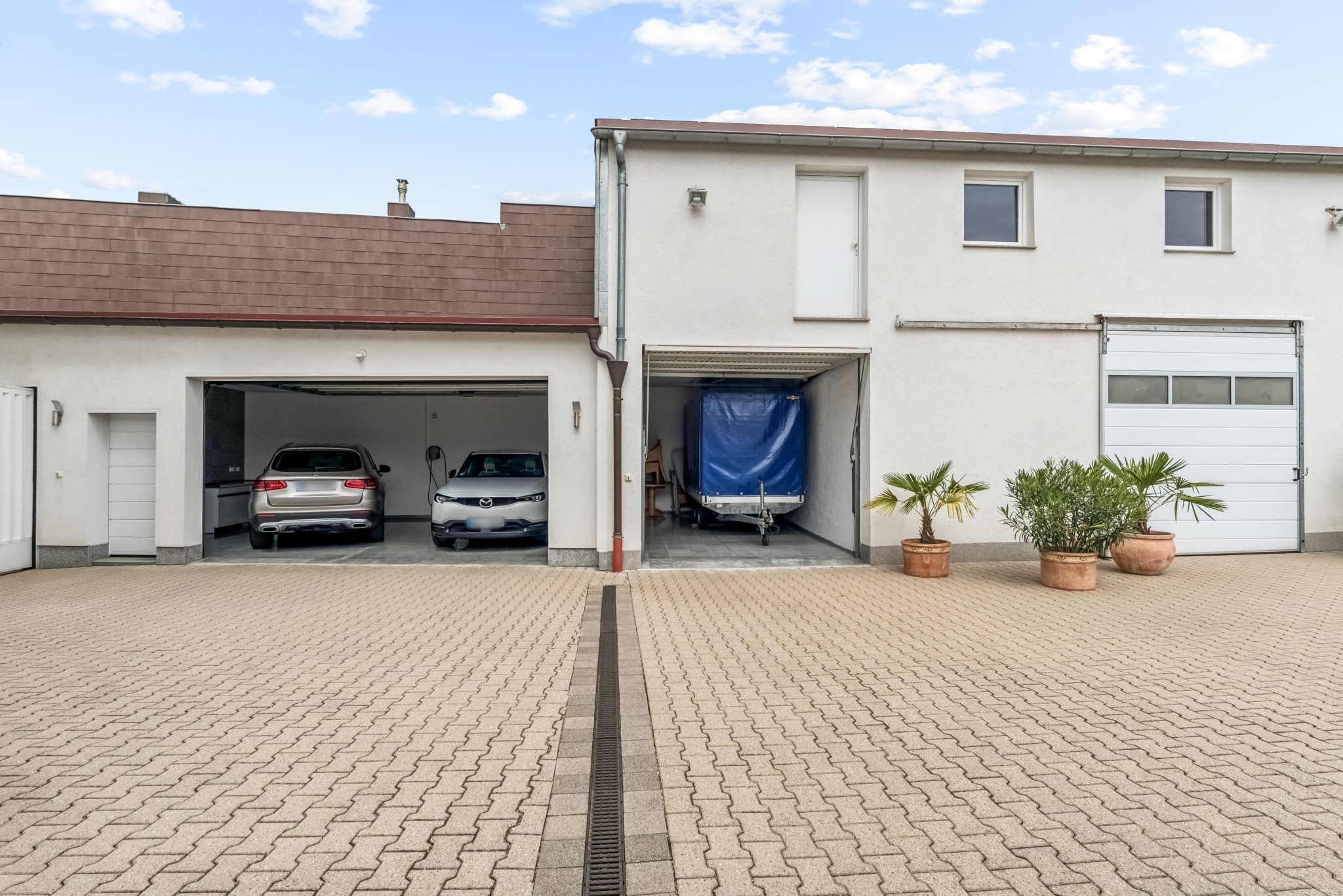 Immobilienangebot - Nörvenich - Alle - Wohnen & Arbeiten perfekt kombiniert – Gepflegtes Zweifamilienhaus mit großzügigem Gewerbeanbau