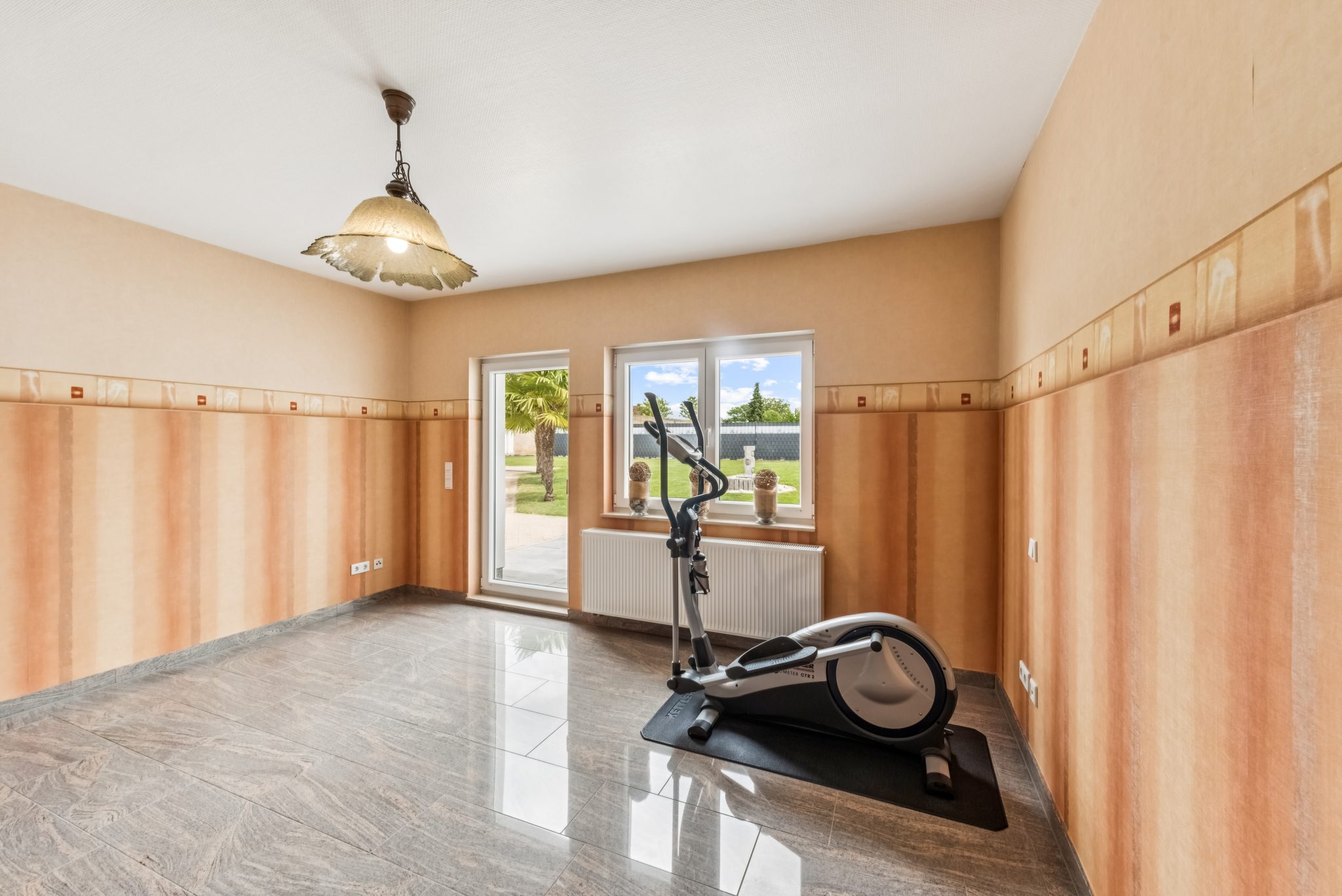 Immobilienangebot - Nörvenich - Alle - Wohnen & Arbeiten perfekt kombiniert – Gepflegtes Zweifamilienhaus mit großzügigem Gewerbeanbau