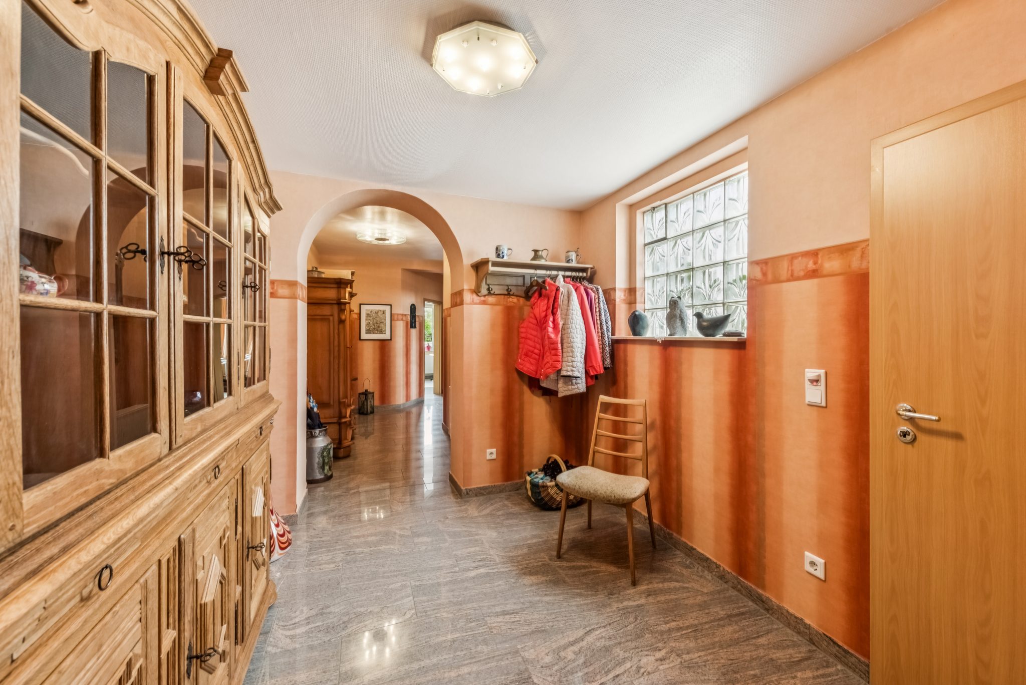 Immobilienangebot - Nörvenich - Alle - Wohnen & Arbeiten perfekt kombiniert – Gepflegtes Zweifamilienhaus mit großzügigem Gewerbeanbau