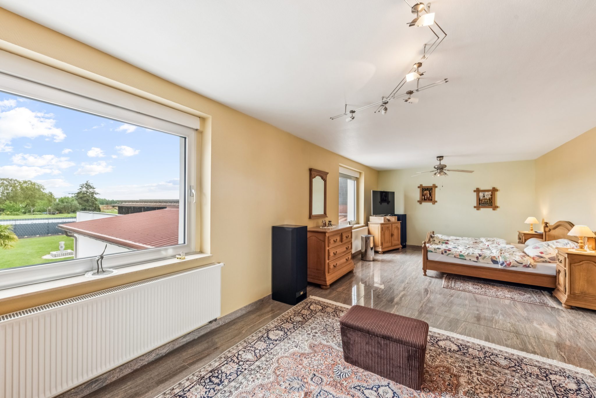Immobilienangebot - Nörvenich - Alle - Wohnen & Arbeiten perfekt kombiniert – Gepflegtes Zweifamilienhaus mit großzügigem Gewerbeanbau