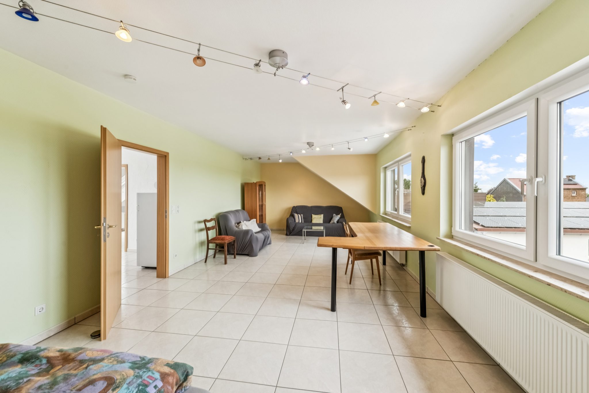 Immobilienangebot - Nörvenich - Alle - Wohnen & Arbeiten perfekt kombiniert – Gepflegtes Zweifamilienhaus mit großzügigem Gewerbeanbau
