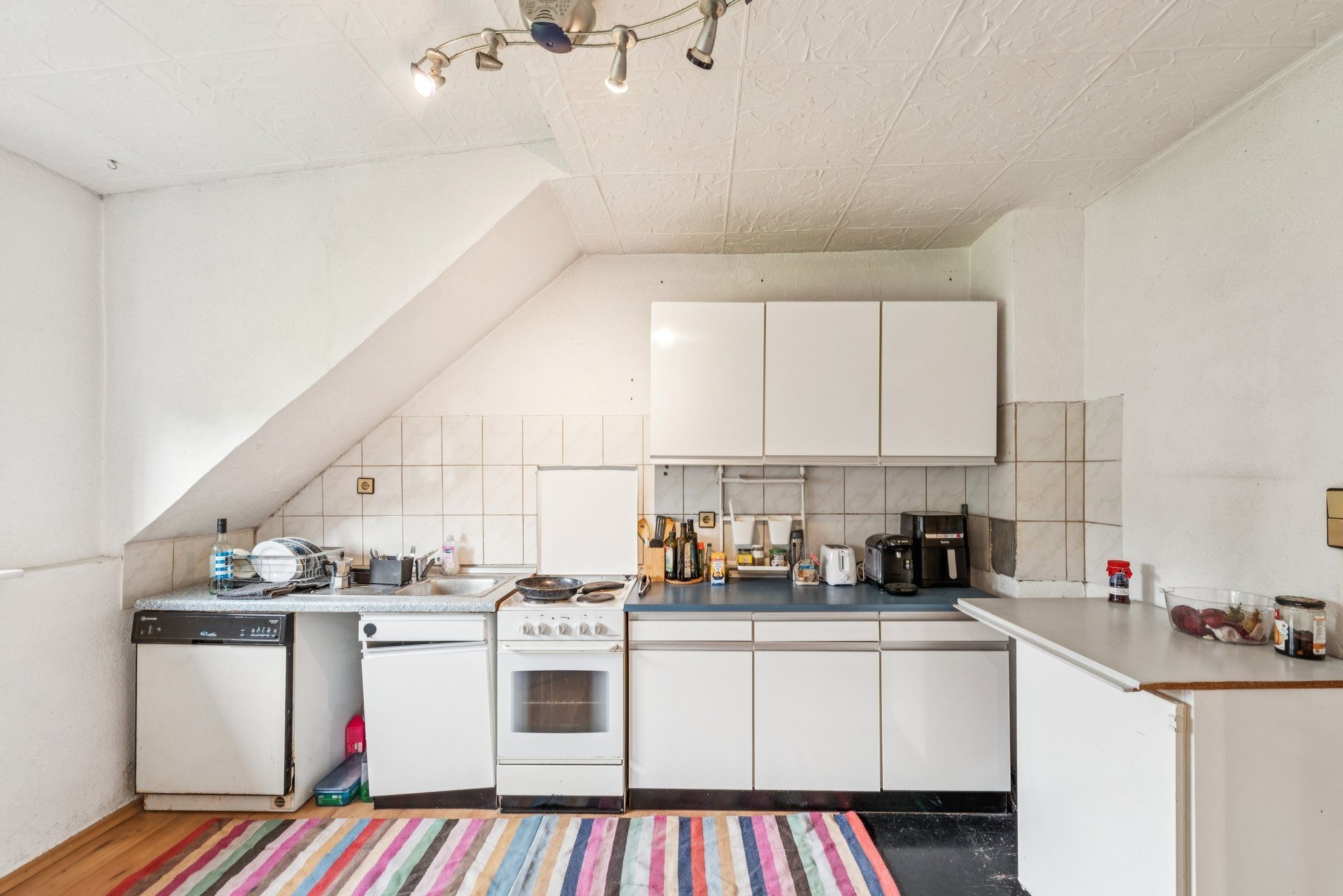 Immobilienangebot - Köln - Alle - Dreifamilienhaus mit Entwicklungspotenzial – leer übergebbar & vielseitig nutzbar