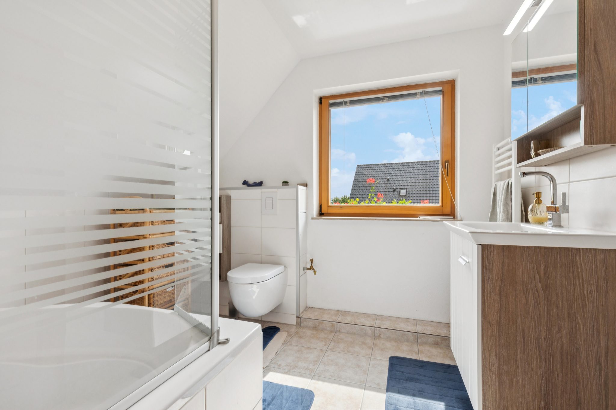 Immobilienangebot - Zülpich - Alle - Großzügiges, freistehendes Massivhaus mit großem Grundstück und vielseitigem Nutzungspotenzial