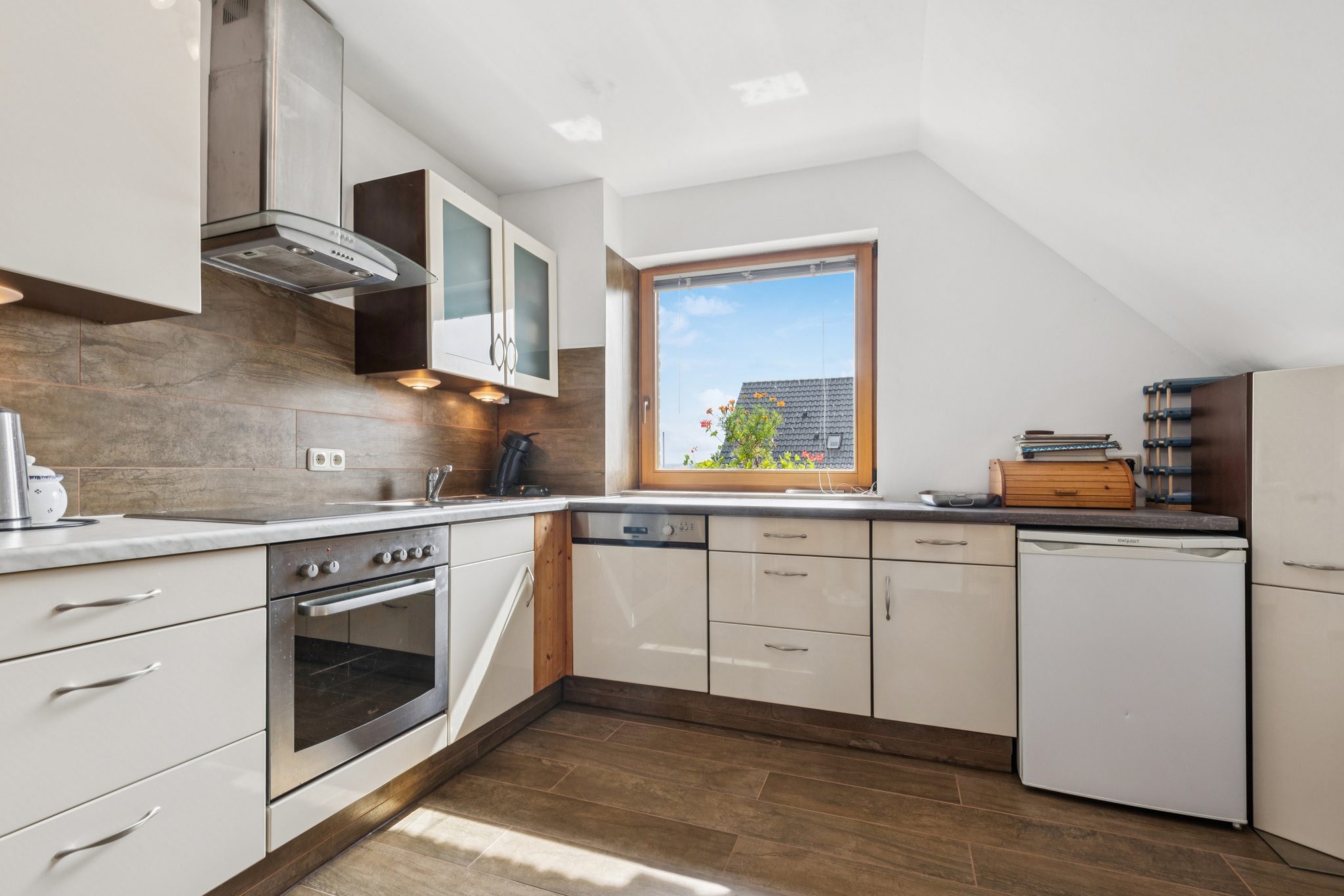 Immobilienangebot - Zülpich - Alle - Großzügiges, freistehendes Massivhaus mit großem Grundstück und vielseitigem Nutzungspotenzial