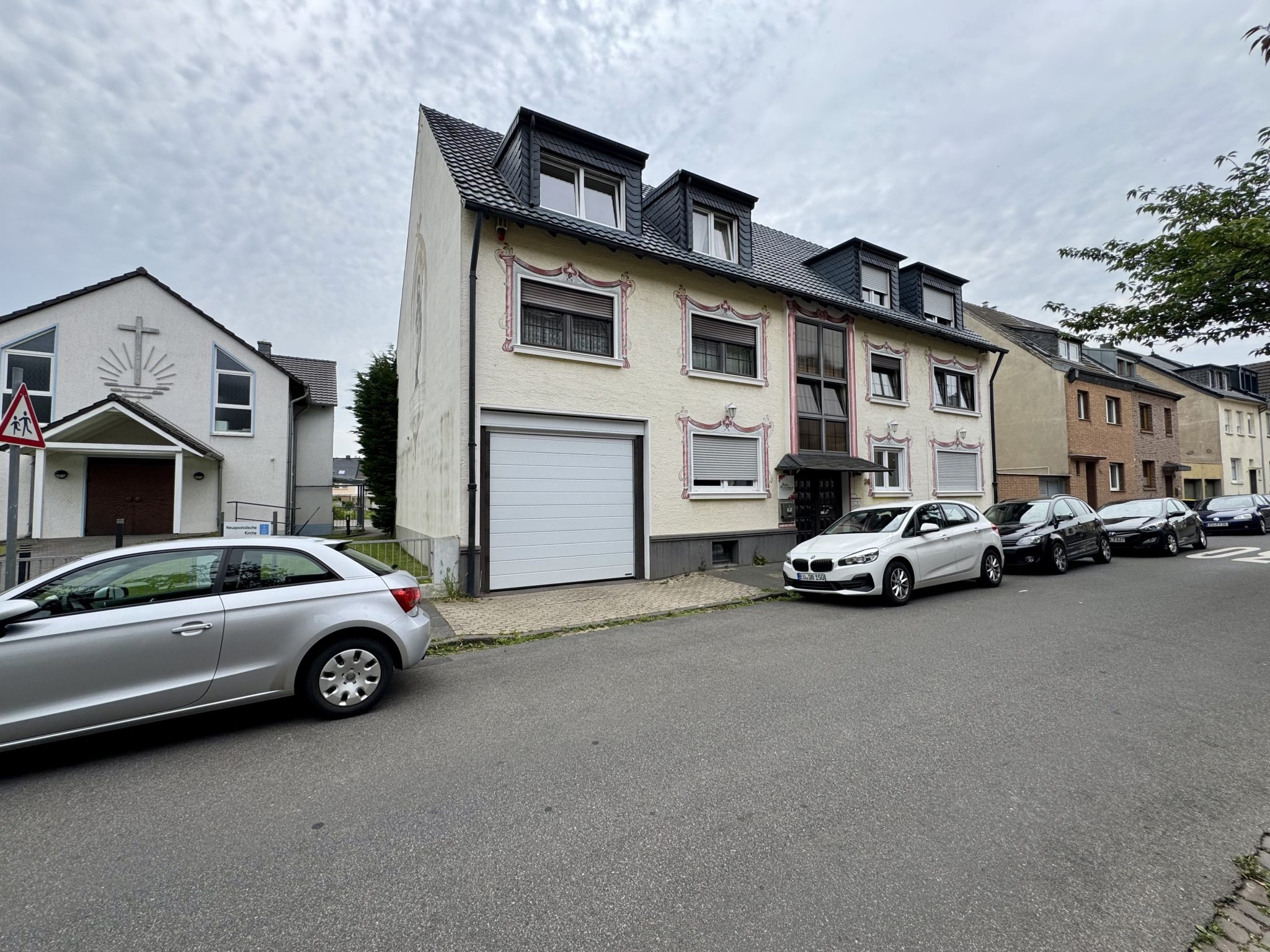 Immobilienangebot - Euskirchen - Alle - Mehrfamilienhaus mit toller Rendite, Zentrale Lage und hohe Mieteinnahme