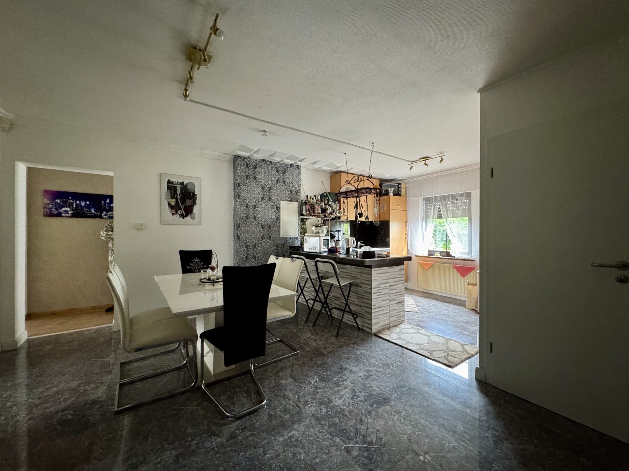 Immobilienangebot - Euskirchen - Alle - Mehrfamilienhaus mit toller Rendite, Zentrale Lage und hohe Mieteinnahme