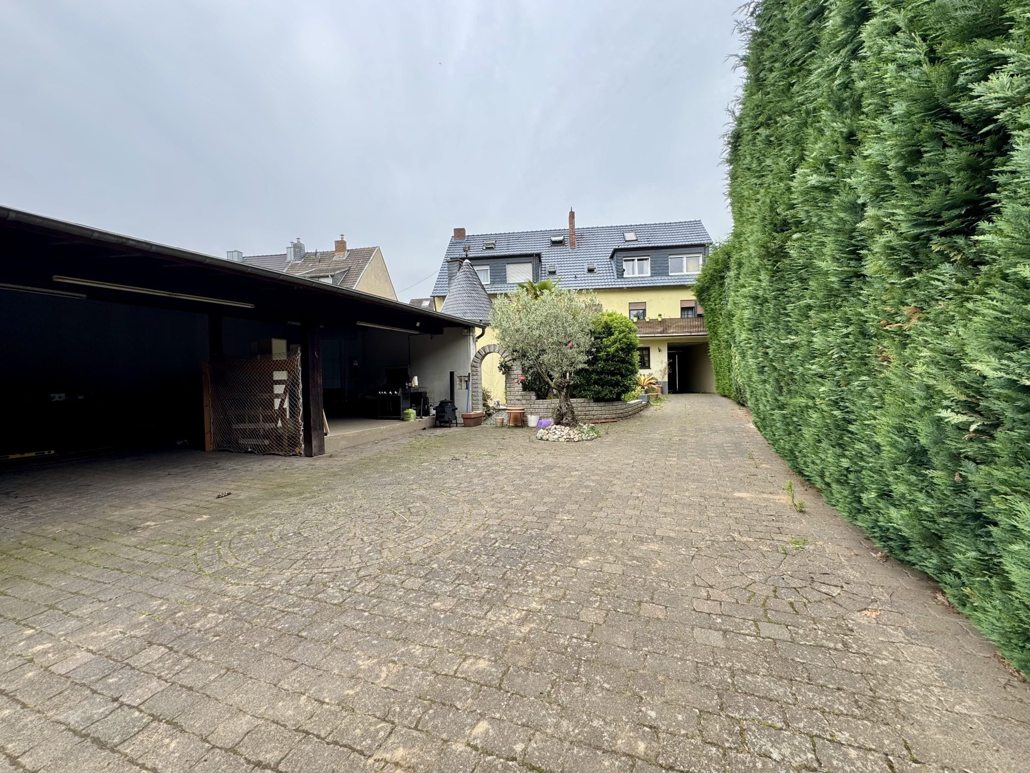 Immobilienangebot - Euskirchen - Alle - Mehrfamilienhaus mit toller Rendite, Zentrale Lage und hohe Mieteinnahme