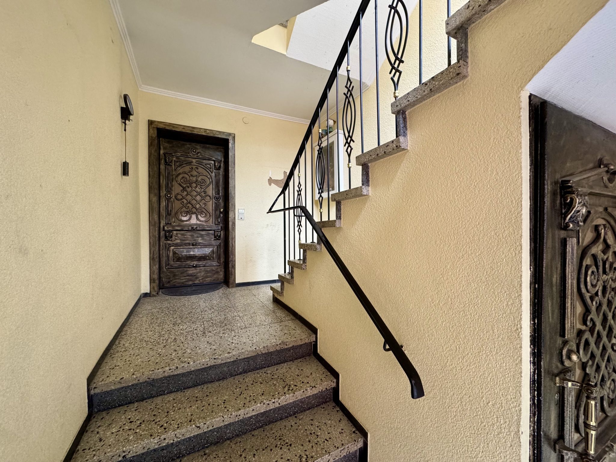 Immobilienangebot - Euskirchen - Alle - Mehrfamilienhaus mit toller Rendite, Zentrale Lage und hohe Mieteinnahme