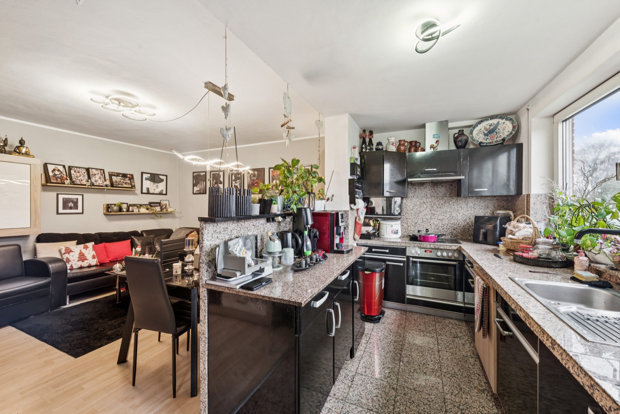 Immobilienangebot - Weilerswist - Alle - Attraktives 5-Familienhaus in Weilerswist-Vernich – voll vermietet, 5,5 % Rendite