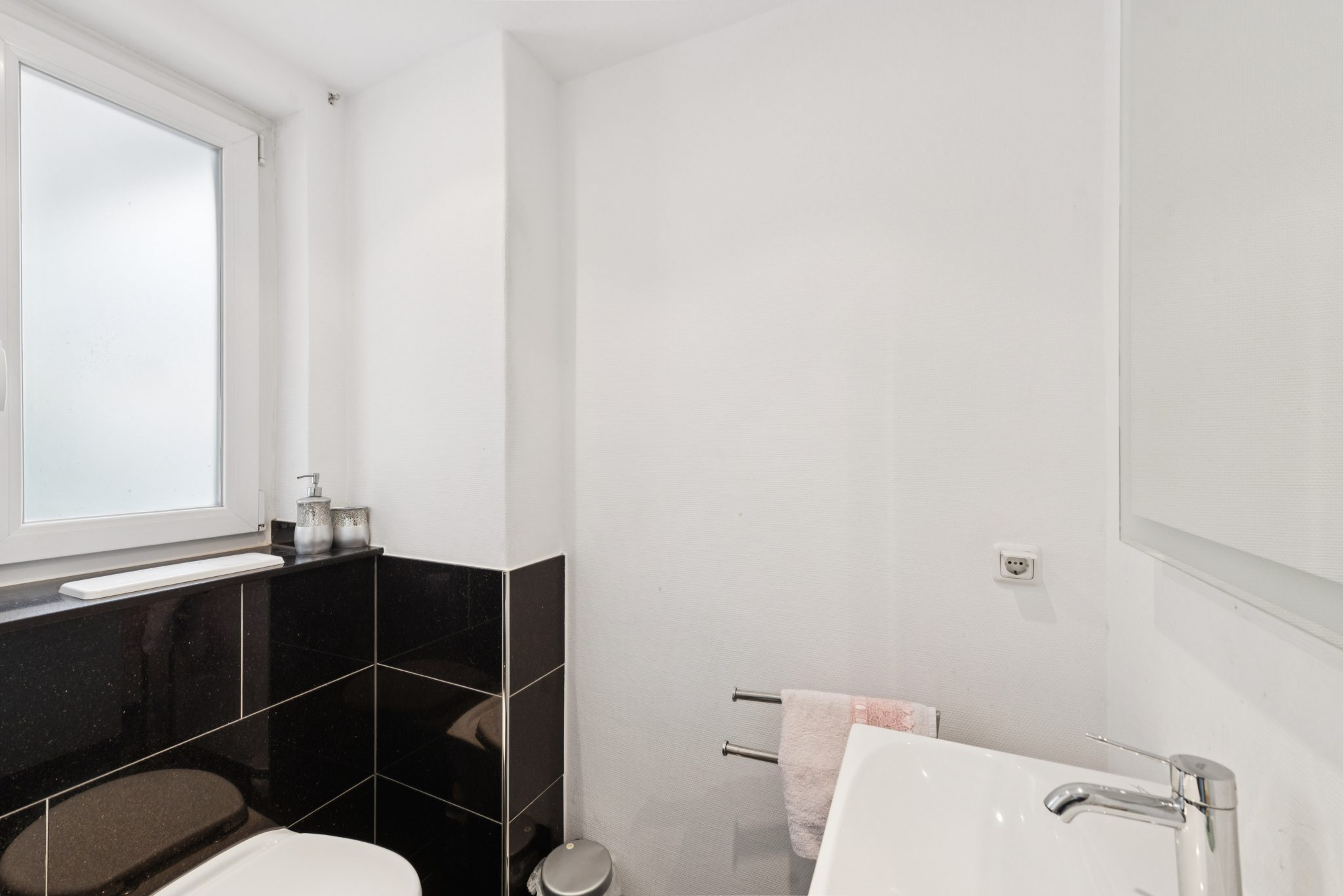 Immobilienangebot - Köln - Alle - Einziehen & Wohlfühlen – Stilvolle Doppelhaushälfte mit Terrasse und Kamin