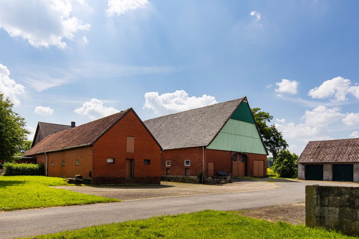 Immobilienangebot - Werther - Alle - Traditionelle Hofstelle mit 2 Wohnungen und Nebengebäuden