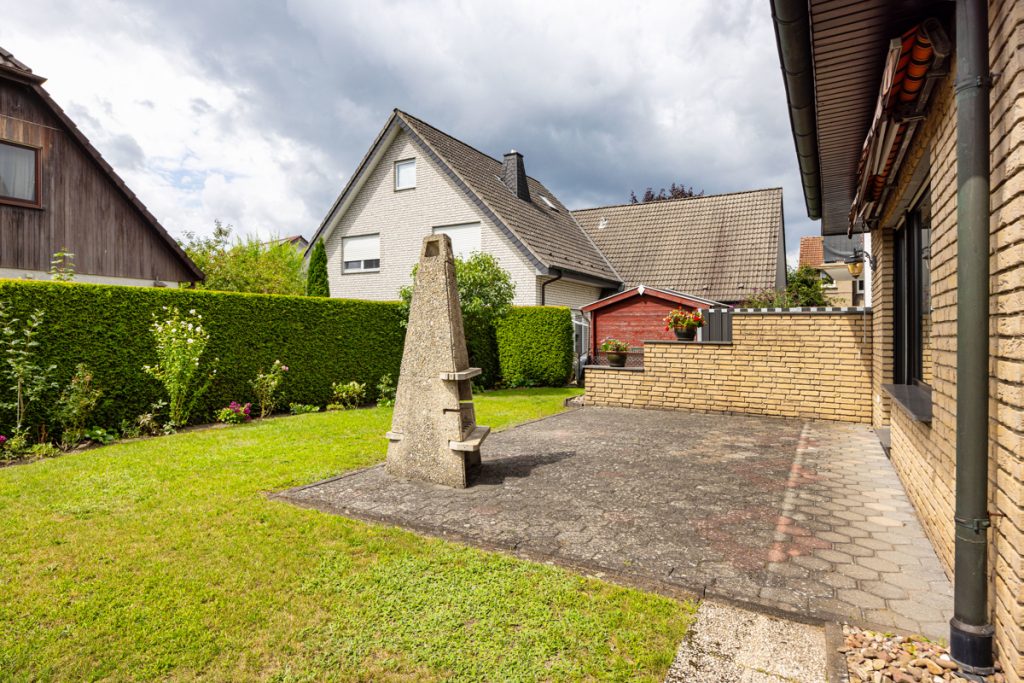 Immobilienangebot - Halle/Westf. - Alle - Ein tolles Angebot! 
Freistehendes Einfamilienhaus mit Garage und übergroßem Carport
