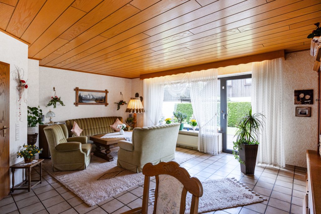 Immobilienangebot - Halle/Westf. - Alle - Ein tolles Angebot! 
Freistehendes Einfamilienhaus mit Garage und übergroßem Carport