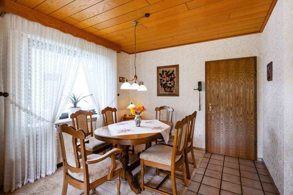 Immobilienangebot - Halle/Westf. - Alle - Ein tolles Angebot! 
Freistehendes Einfamilienhaus mit Garage und übergroßem Carport