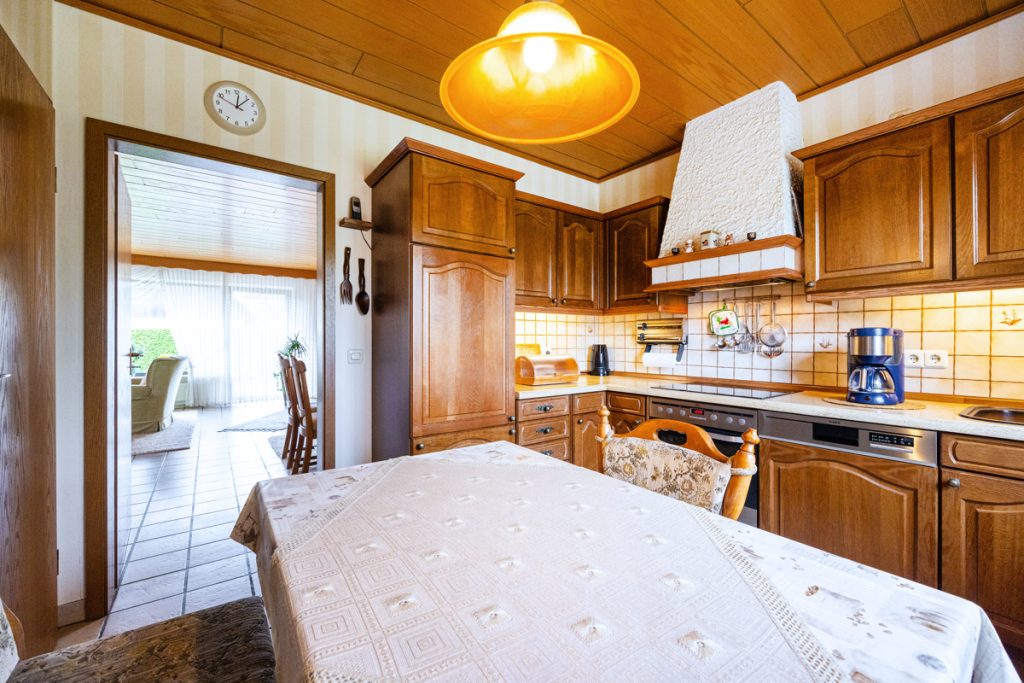 Immobilienangebot - Halle/Westf. - Alle - Ein tolles Angebot! 
Freistehendes Einfamilienhaus mit Garage und übergroßem Carport