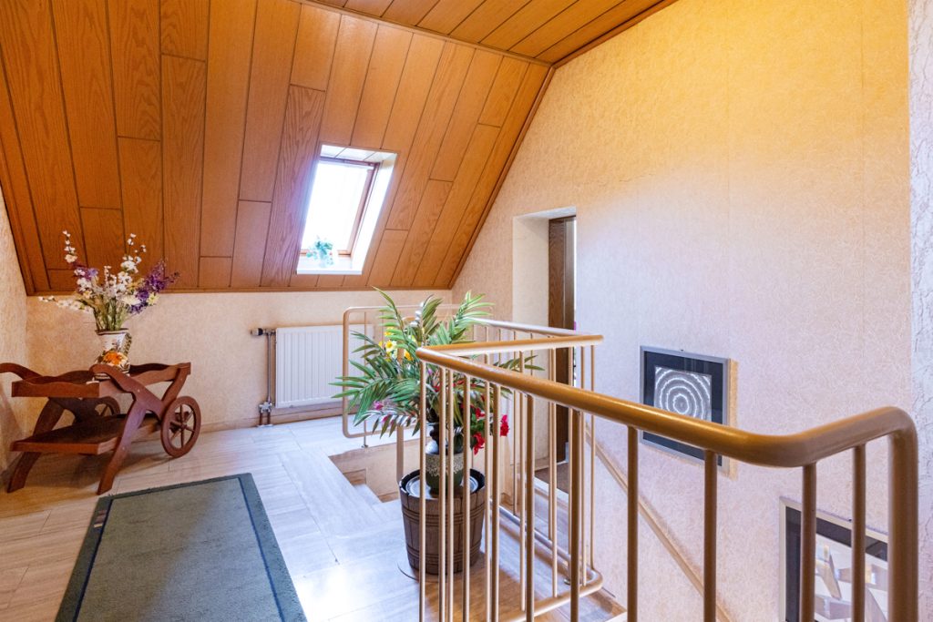 Immobilienangebot - Halle/Westf. - Alle - Ein tolles Angebot! 
Freistehendes Einfamilienhaus mit Garage und übergroßem Carport