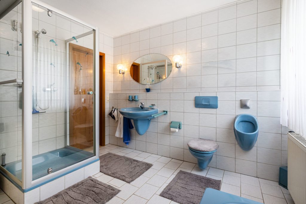 Immobilienangebot - Halle/Westf. - Alle - Ein tolles Angebot! 
Freistehendes Einfamilienhaus mit Garage und übergroßem Carport
