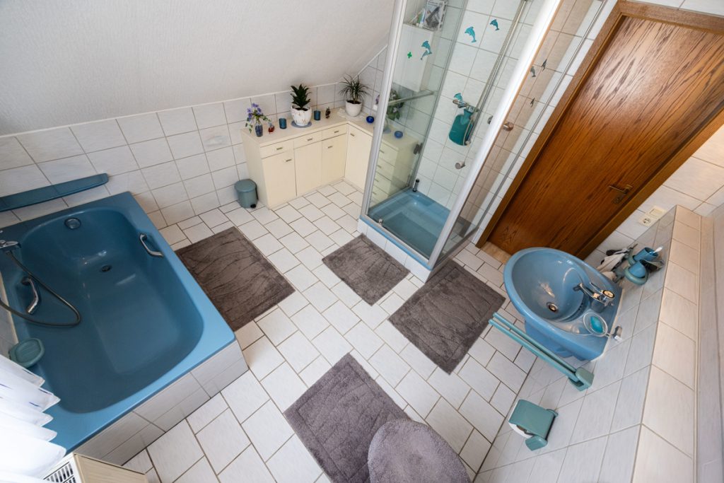 Immobilienangebot - Halle/Westf. - Alle - Ein tolles Angebot! 
Freistehendes Einfamilienhaus mit Garage und übergroßem Carport