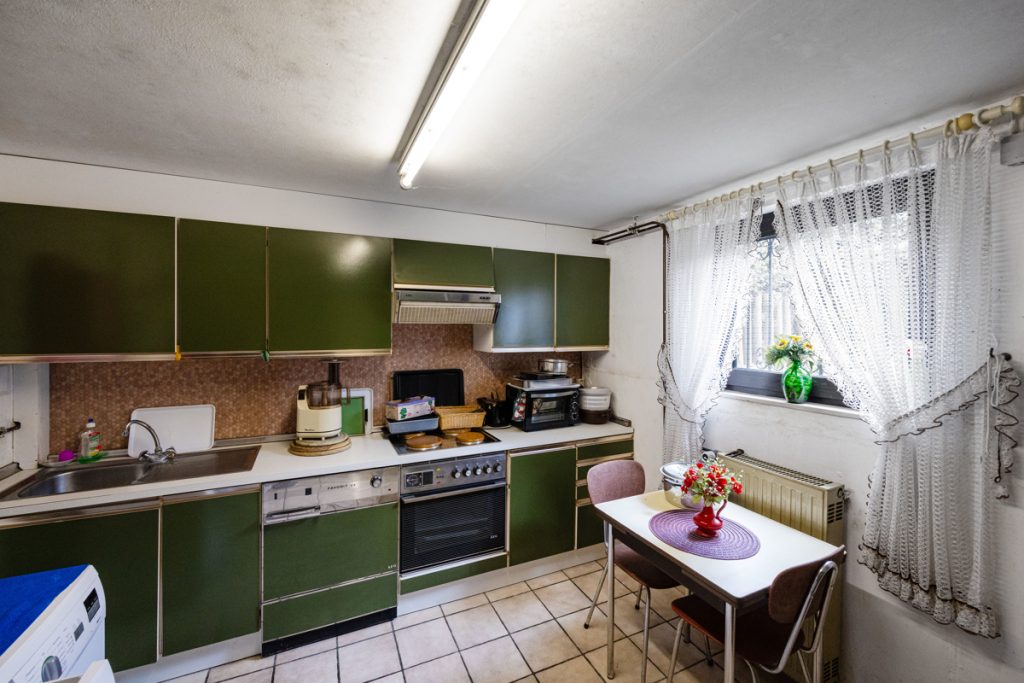 Immobilienangebot - Halle/Westf. - Alle - Ein tolles Angebot! 
Freistehendes Einfamilienhaus mit Garage und übergroßem Carport