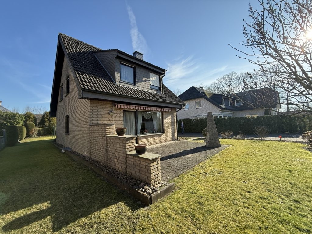 Immobilienangebot - Halle/Westf. - Alle - Ein tolles Angebot! 
Freistehendes Einfamilienhaus mit Garage und übergroßem Carport