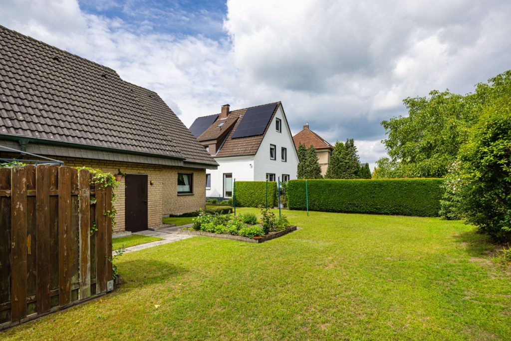 Immobilienangebot - Halle/Westf. - Alle - Ein tolles Angebot! 
Freistehendes Einfamilienhaus mit Garage und übergroßem Carport