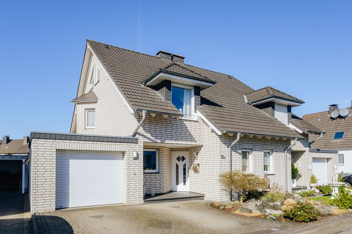Immobilienangebot - Bielefeld-Brackwede - Alle - Stilvoll & Elegant - Doppelhaushälfte mit 5 Zimmern