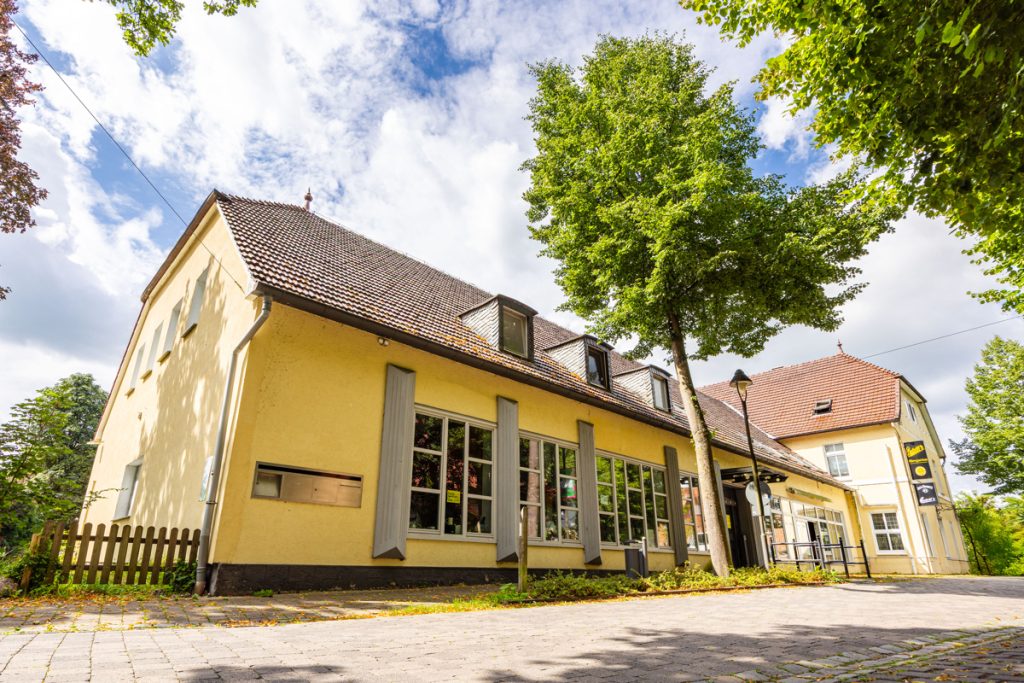 Immobilienangebot - Halle-Hörste - Alle - Traditionsimmobilie mit einem Baugrundstück