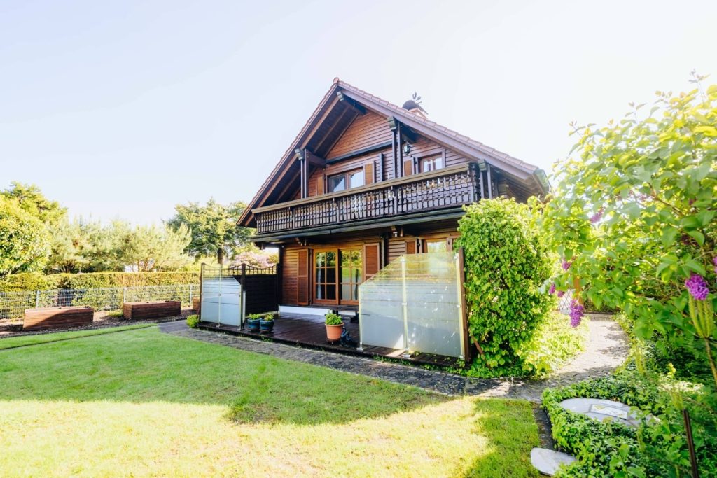 Immobilienangebot - Oerlinghausen - Alle - Seltene Gelegenheit – Zweifamilienhaus in Holzblockbauweise mit traumhaftem Grundstück