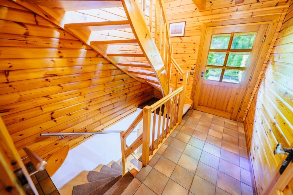 Immobilienangebot - Oerlinghausen - Alle - Seltene Gelegenheit – Zweifamilienhaus in Holzblockbauweise mit traumhaftem Grundstück