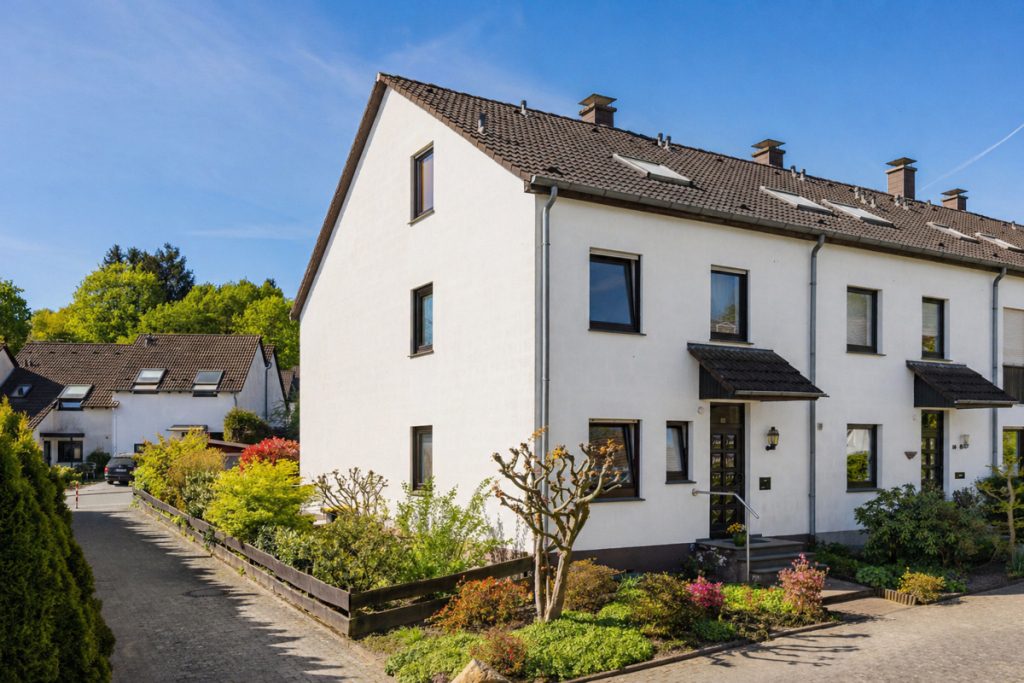 Immobilienangebot - Großdornberg - Alle - Wohnkomfort auf drei Ebenen: Gepflegtes Reihenendhaus in beliebter Lage!