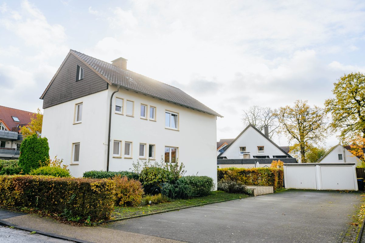 Ansicht Immobilienangebot - Oerlinghausen - Alle - Gepflegt mit Möglichkeiten!
Zweifamilienhaus mit Garagen