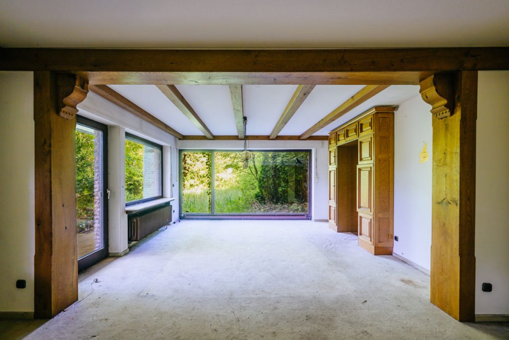 Immobilienangebot - Gütersloh - Alle - Erstbesichtigung: Samstag 30.05 / 13 - 14 Uhr / Drosselweg 1 in 33335 Gütersloh / Renovierungsbedürftiges Einfamilienhaus