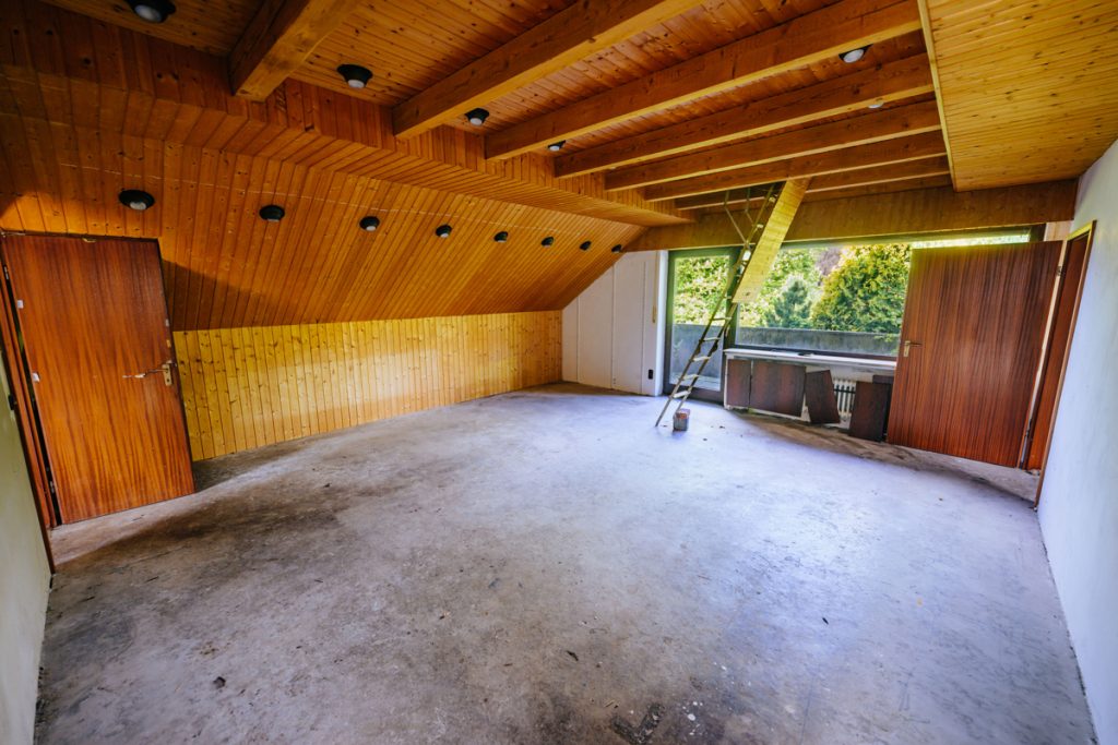 Immobilienangebot - Gütersloh - Alle - Erstbesichtigung: Samstag 30.05 / 13 - 14 Uhr / Drosselweg 1 in 33335 Gütersloh / Renovierungsbedürftiges Einfamilienhaus