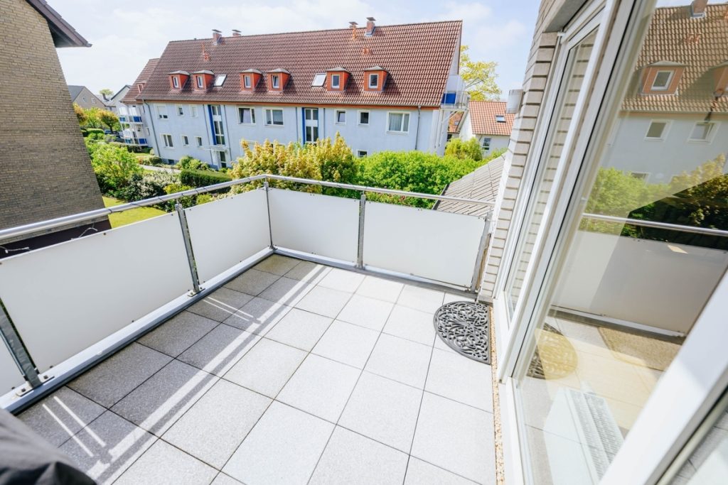 Immobilienangebot - BI-Brackwede - Alle - Charmantes Zuhause mit Balkon, Carport & Komfort – Gepflegte 3-Zimmer-Wohnung
