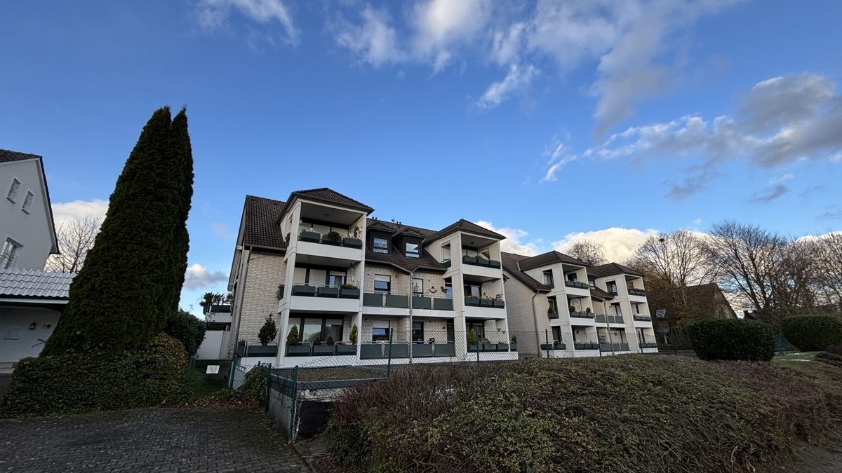 Immobilienangebot - BI-Jöllenbeck - Alle - Gepflegte 2-Zimmer-Mietwohnung mit Terrasse und  Garage
