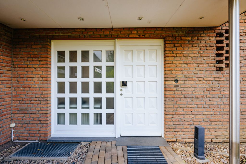 Immobilienangebot - Bielefeld / Senne - Alle - Umgeben von Grün! – 5-Zimmer-Bungalow mit Doppelgarage